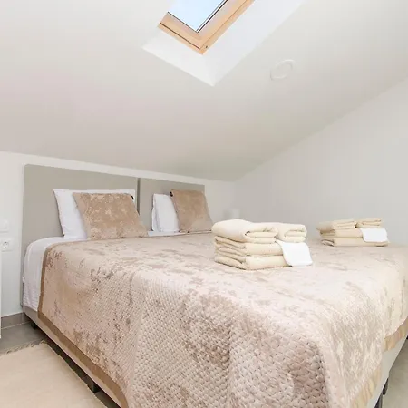 Danijela Apartment *